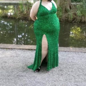 Emerald green sequin gown READ DESCRIPTION